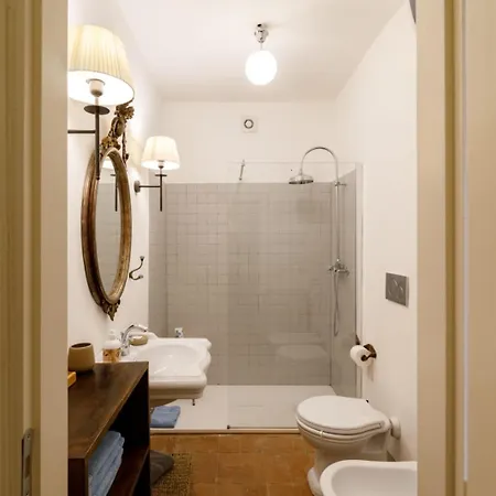 Holly House Apartment *