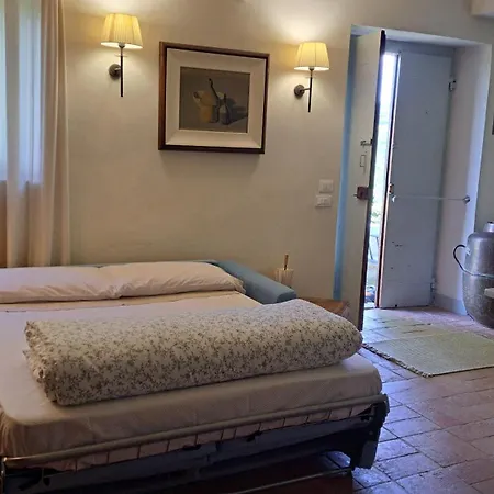 Holly House Apartment